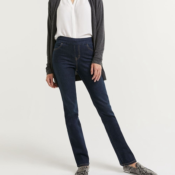 NWT Reitmans Straight Leg Jeans The Original Comfort - Picture 1 of 8